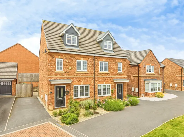 Burkwood View, WAKEFIELD, photo 1