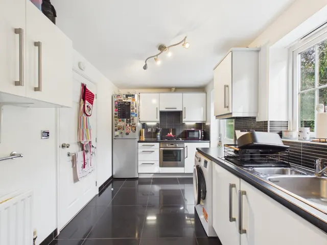 Hickory Lane, Almondsbury, BS32, photo 3
