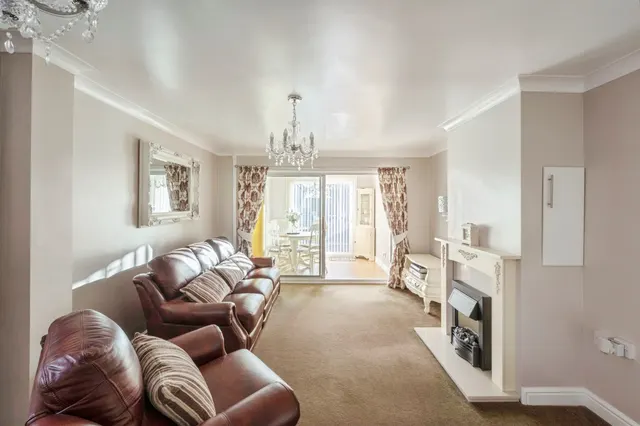 Photo 2 — Mayfair Close, Harworth, Doncaster