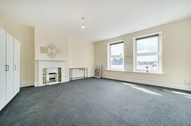 Upper Tooting Road, photo 1