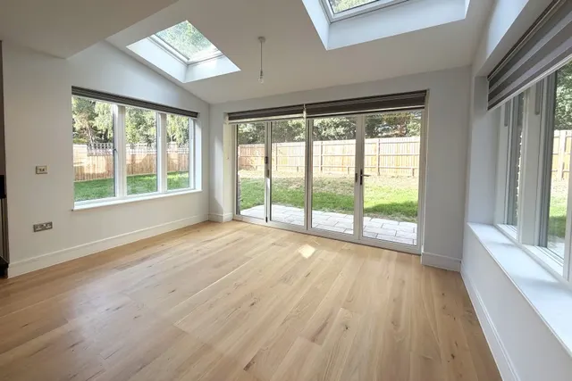 Towpath Crescent, Woking, GU21, photo 2