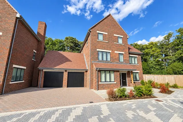 Towpath Crescent, Woking, GU21, photo 1