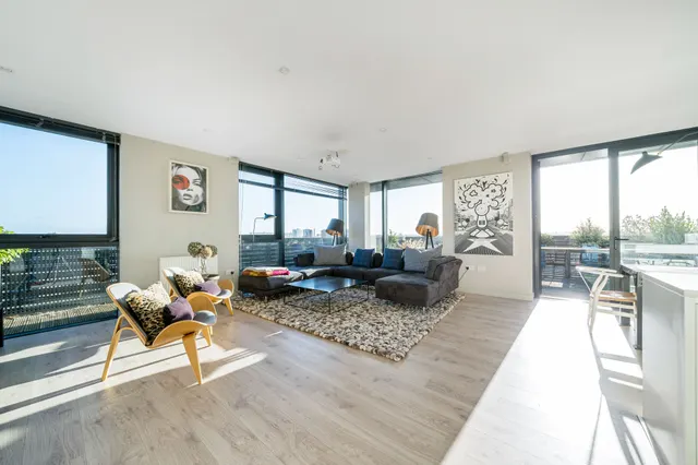 Photo 2 — Flat 704, 22 Amelia Street, London