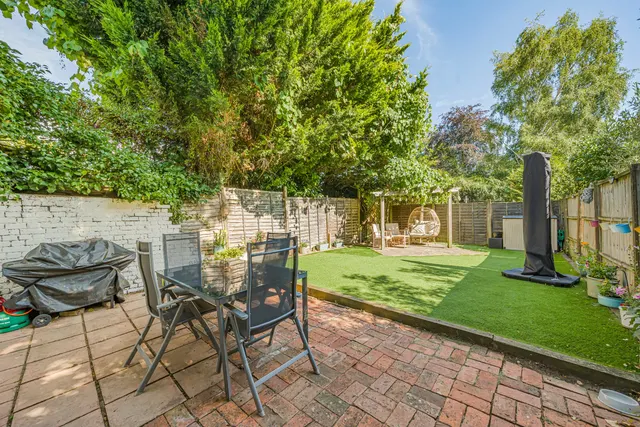 Layton Court, Weybridge, KT13, photo 1