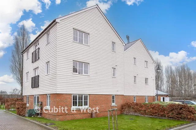 Priors Orchard, Southbourne, PO10, photo 1