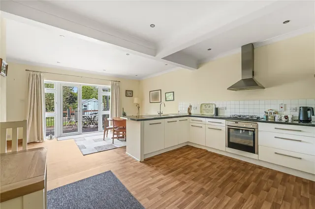 Photo 3 — Glasbrook Avenue, Twickenham, TW2 6AH