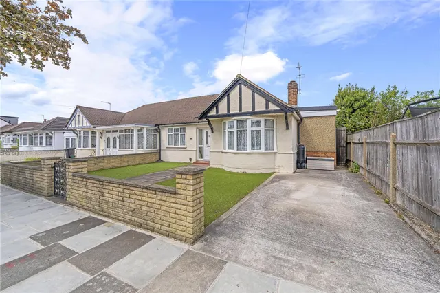 Glasbrook Avenue, Twickenham, TW2 6AH, photo 1