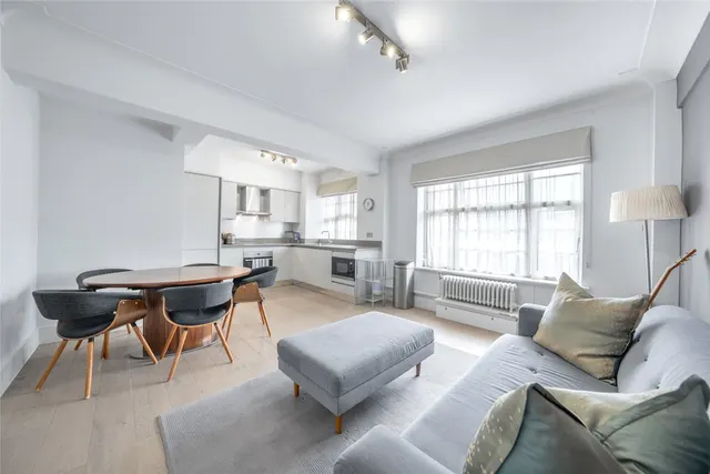 College Crescent, London, NW3, photo 1