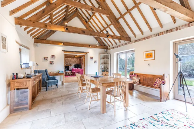 Beautiful Single Storey Barn Conversi, photo 2