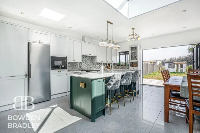 Fencepiece Road, Barkingside, IG6, photo 2