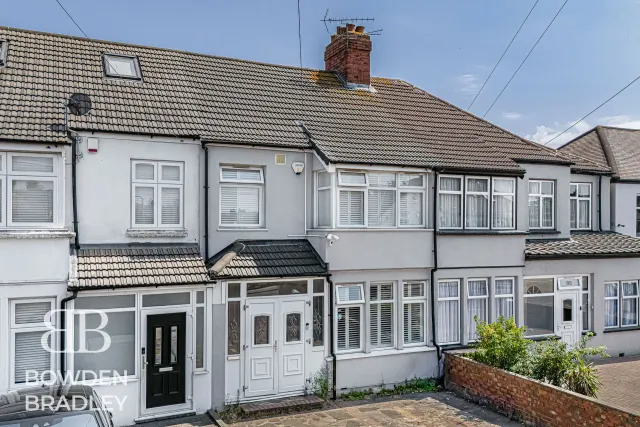 Fencepiece Road, Barkingside, IG6, photo 1