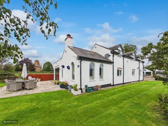 Isycoed, Wrexham, LL13, photo 1