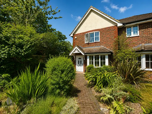 Greenfinch Drive, Twyford, RG10, photo 1