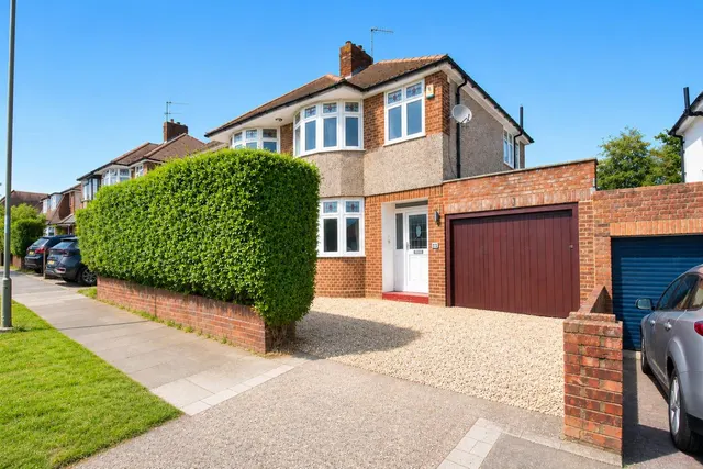 Orchard Way, Aldershot, photo 1