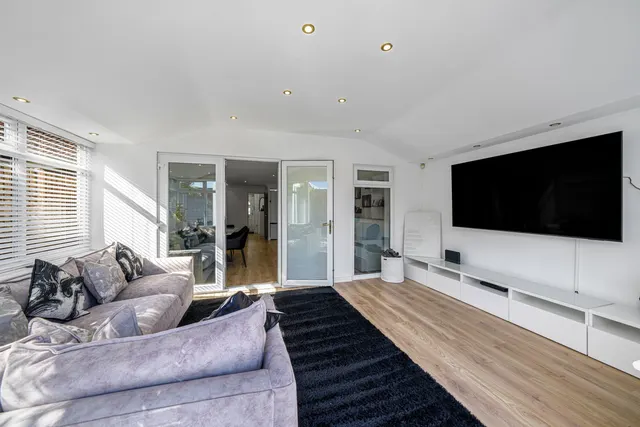 Danbury Crescent, South Ockendon, RM15, photo 3
