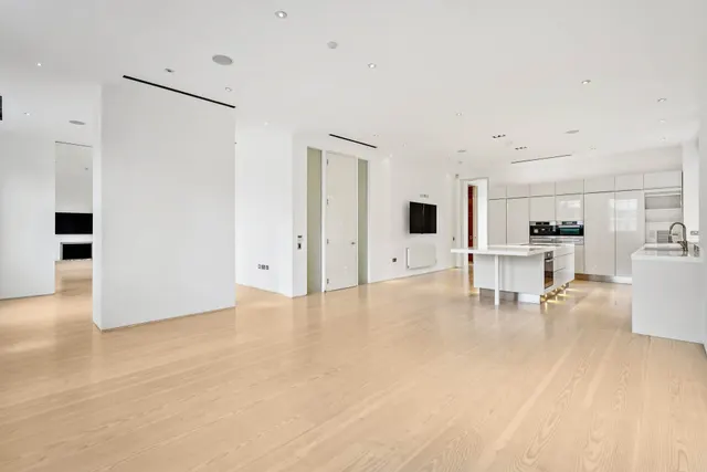 3 bedroom flat — Fulham Road, Chelsea, SW3 6RL