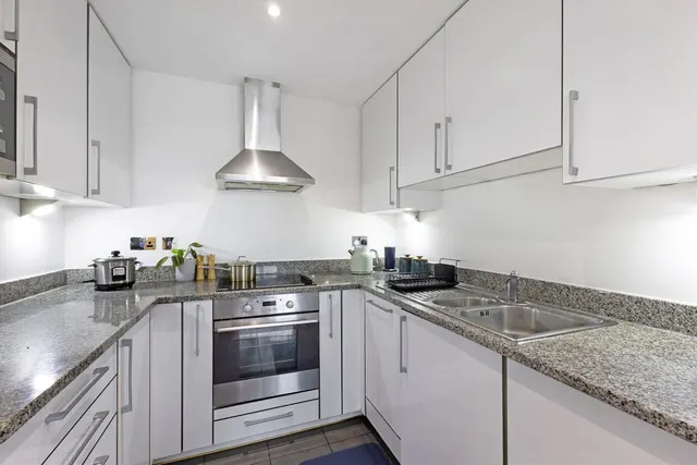 Photo 3 — Westgate Apartments, London