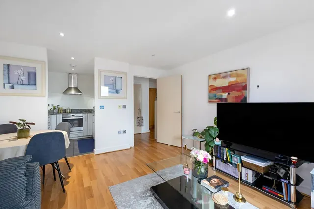 Photo 2 — Westgate Apartments, London