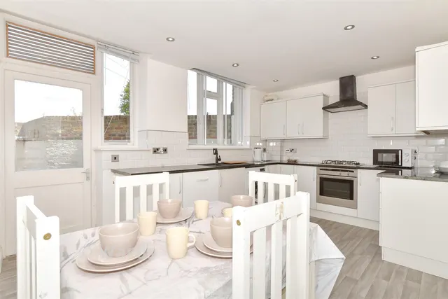 West Street, Faversham, ME13, photo 2