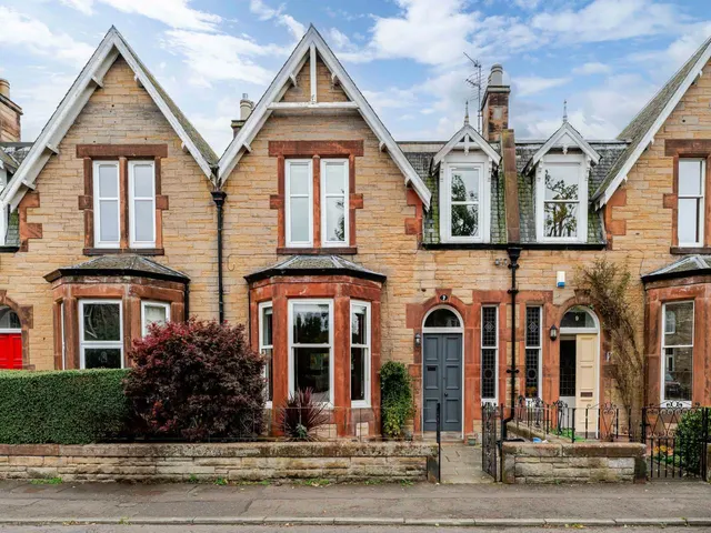 5 bedroom house — Ashgrove, Musselburgh, East Lothian, EH21 7LS