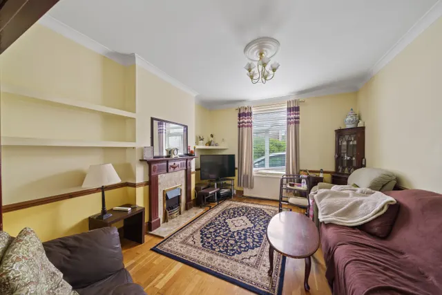 Photo 3 — Longfellow Road, WORCESTER PARK, Surrey, Worcester Park, KT48BA