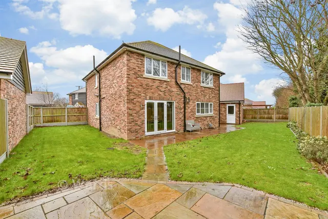 The Meadows, Manston, CT12, photo 2