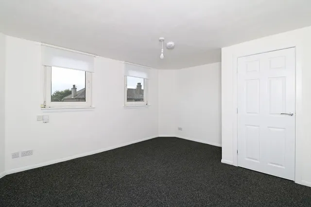 Photo 2 — Clepington Road, Dundee, DD3 7UE
