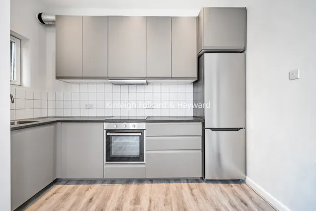 Catford Hill, Catford, London, SE6, photo 1