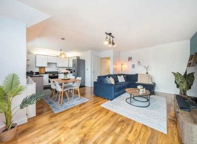 Photo 3 — Coppetts Road, Muswell Hill, N10