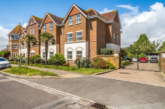 Manor Road, East Preston, BN16, photo 1