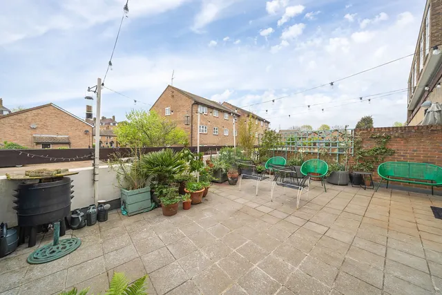 Photo 2 — Lorrimore Square, Kennington, SE17