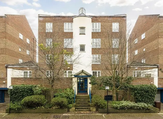 Photo 2 — Aland Court, Rotherhithe, SE16