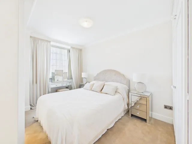 2 bedroom flat, Sloane Avenue, Chelsea, SW3