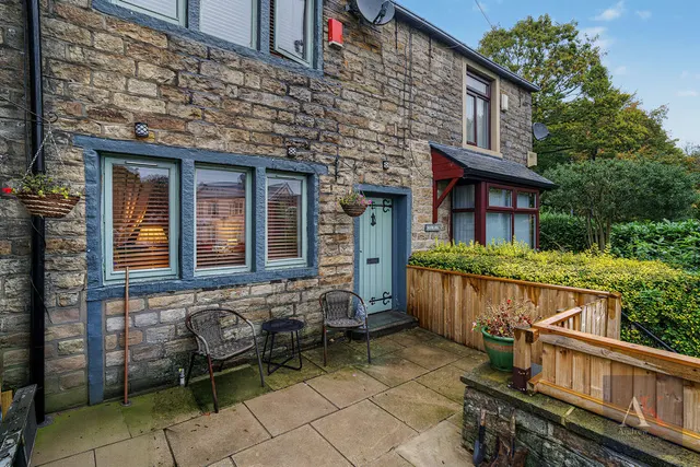 Dewhirst Road, Rochdale, OL12, photo 1
