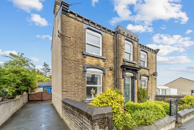 Cleckheaton Road, Oakenshaw, photo 1