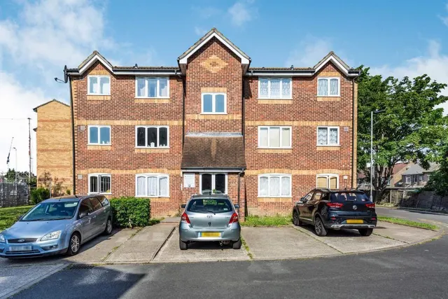 Greenslade, Barking, IG11, photo 1