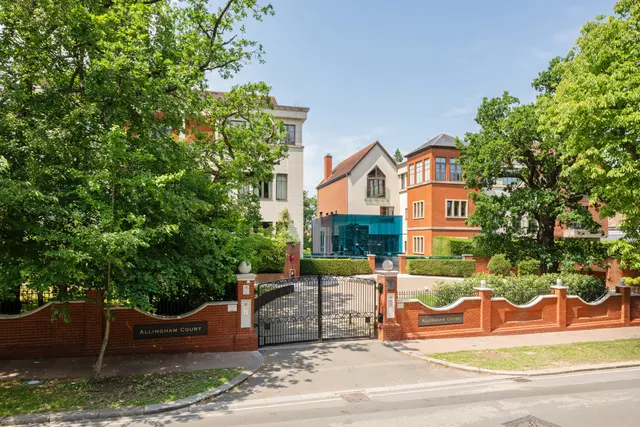 Photo 3 — The Bishops Avenue, Finchley, London