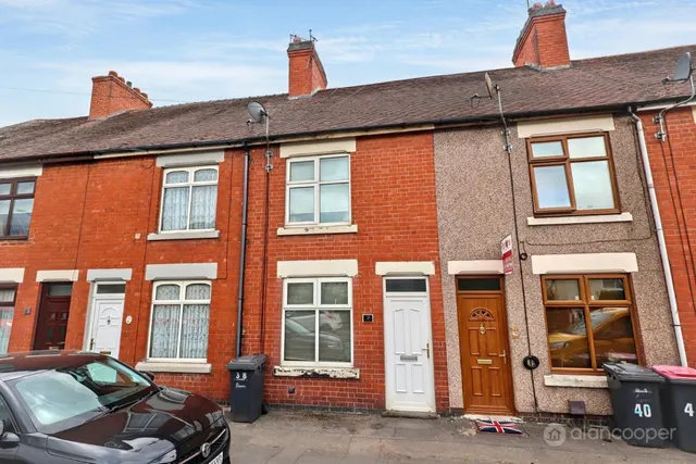 Victoria Road, Hartshill, CV10, photo 1