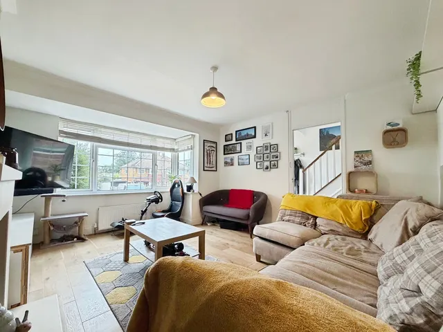 Photo 2 — Chiltern Close, Farnborough, Hampshire, GU14 9SF