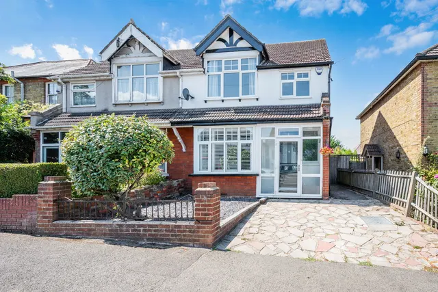 Salisbury Road, Banstead, SM7, photo 1