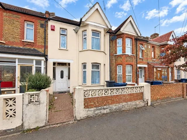 Terraced For SaleNorthcote Avenue, Southall, UB1, photo 1