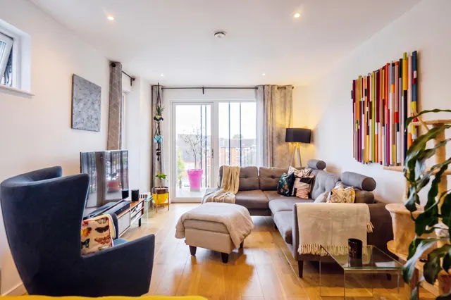 Leyton Road, London, E15, photo 1