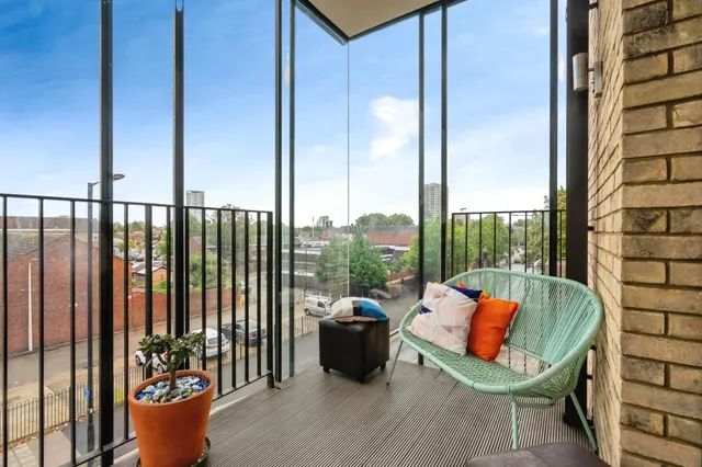 Leyton Road, London, E15, photo 2