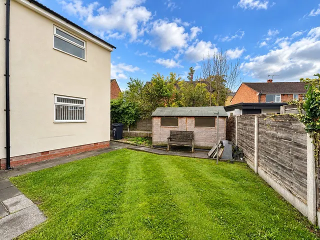 Annis Close, Alderley Edge, photo 2