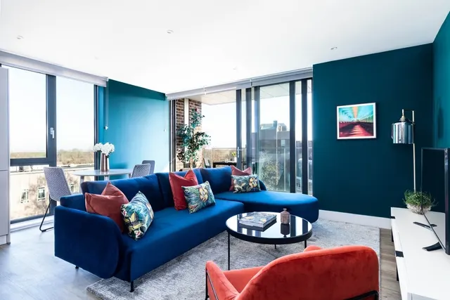 Fairfield Avenue, Sta, TW18, photo 3