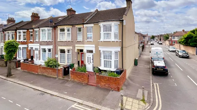 Eric Road, Chadwell Heath, RM6, photo 1