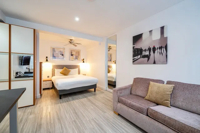 Flat G09, 2 Roland Gardens, London, photo 1