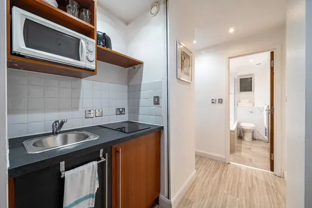 Photo 3 — Flat G09, 2 Roland Gardens, London