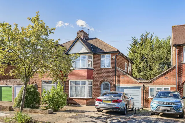 Gyles Park, Stanmore, HA7, photo 1