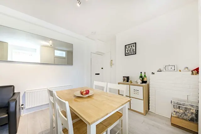 Chiswick Road, W4, photo 3
